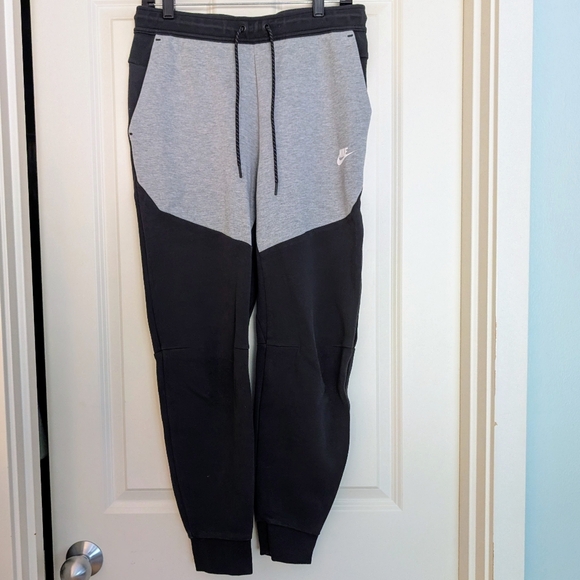 Nike Men's Tech Fleece Jogger Sweatpants Black with Gray, Medium - Picture 1 of 5